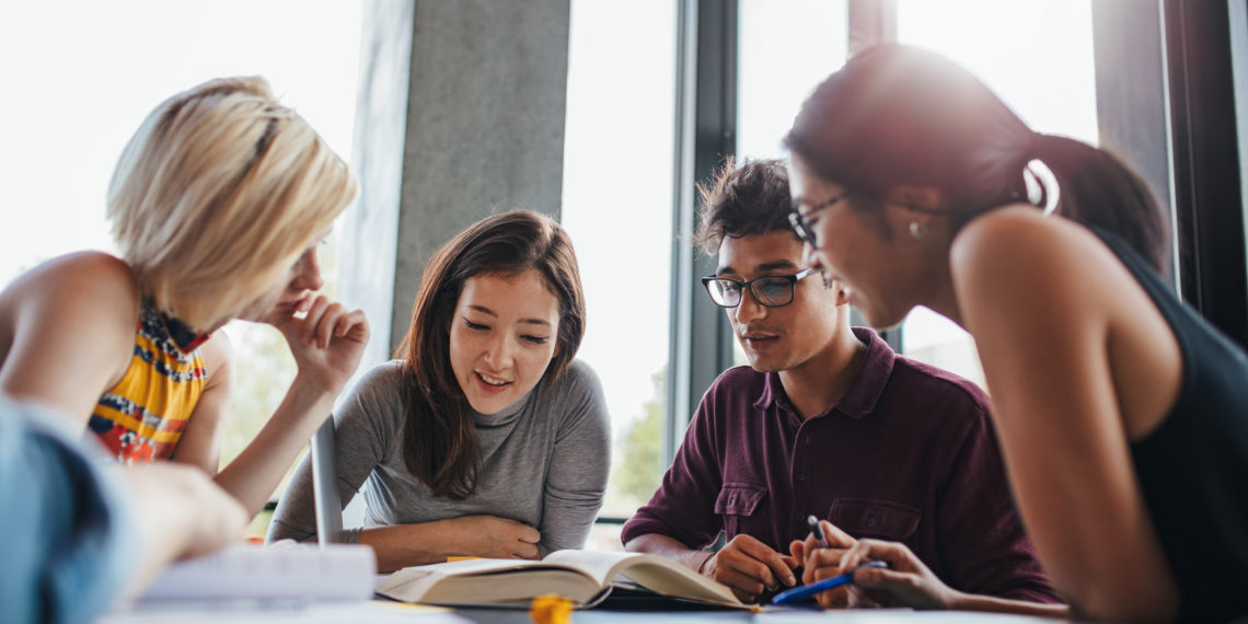 김경미, 류승아, & 최인철. (2014). 행복과 학업성취: 대학생을 중심으로. 한국심리학회지: 문화 및 사회문제, 20(4), 329-346.