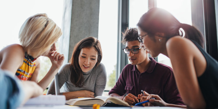 김경미, 류승아, & 최인철. (2014). 행복과 학업성취: 대학생을 중심으로. 한국심리학회지: 문화 및 사회문제, 20(4), 329-346.