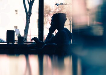 행복하면 다가가려는 목표를, 우울하면 회피하려는 목표를